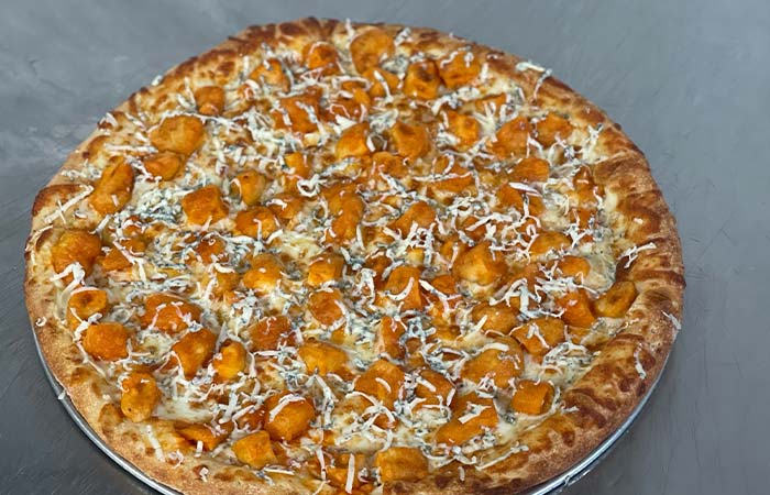 gumbys-college-station-tx-specialty-pizza-buffalo-chicken